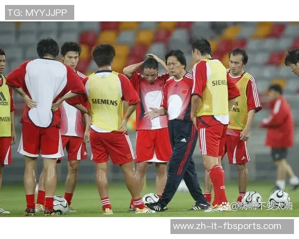 足球巨星挑战素人单挑场面火爆，实力差距悬殊引发热议